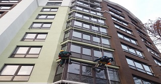 Установка крыши на балкон Лиски цена от 1030 руб. м/2.